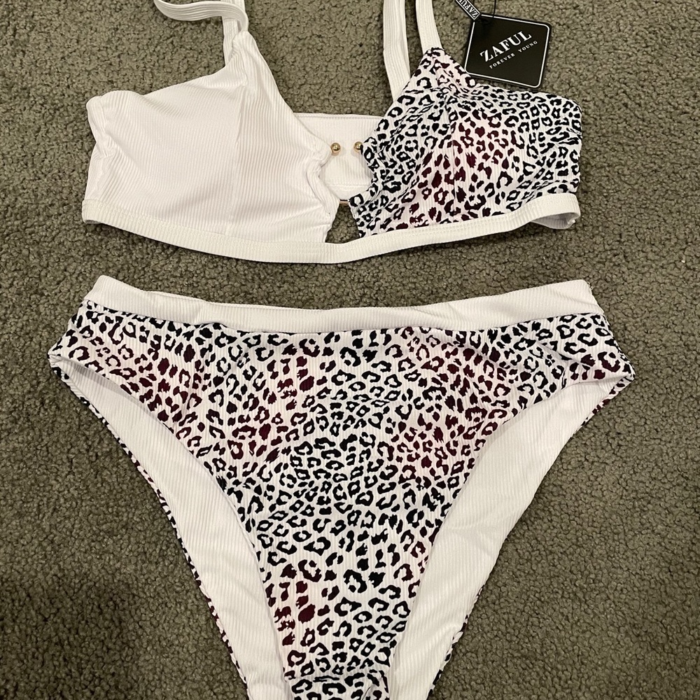 BRAND NEW ZAFUL leopard print swimsuit